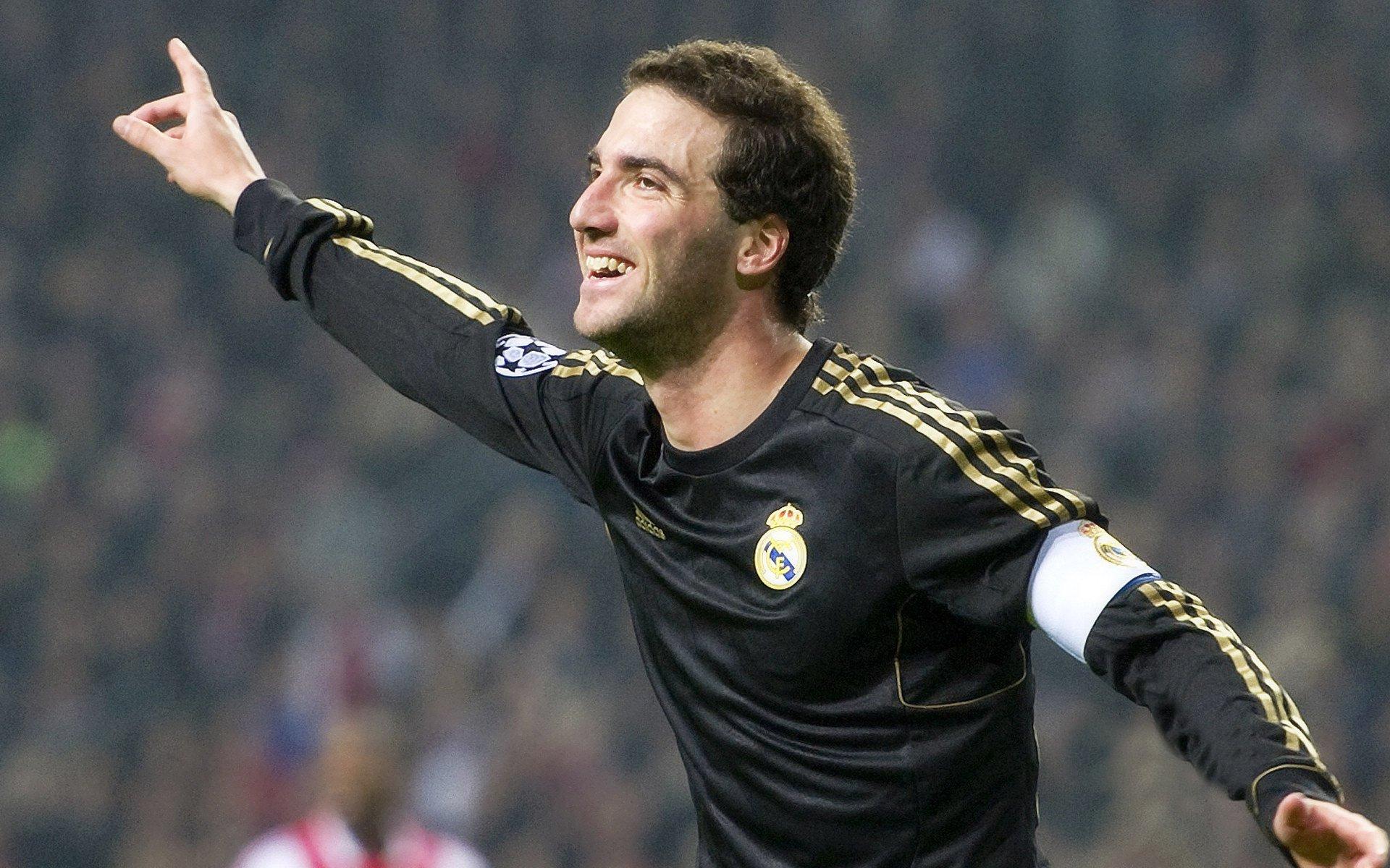 格列兹曼打破沉默，媒体曾渲染梅西对我不满，但比赛中他主动让点展现领袖胸怀